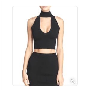 Black olivaceous crop top